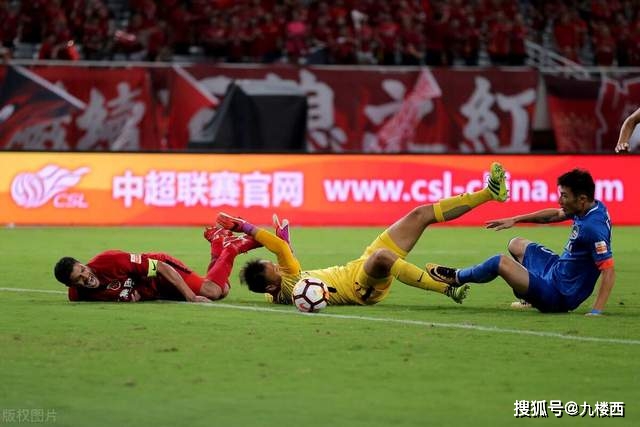 崔康熙发布会发怒：球员很可怜！输球责任是主教练