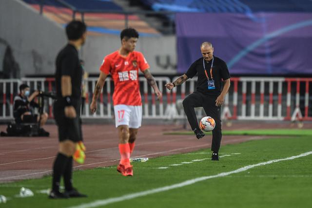 詹姆斯三双克内克特20+8 湖人大胜马刺止3连败